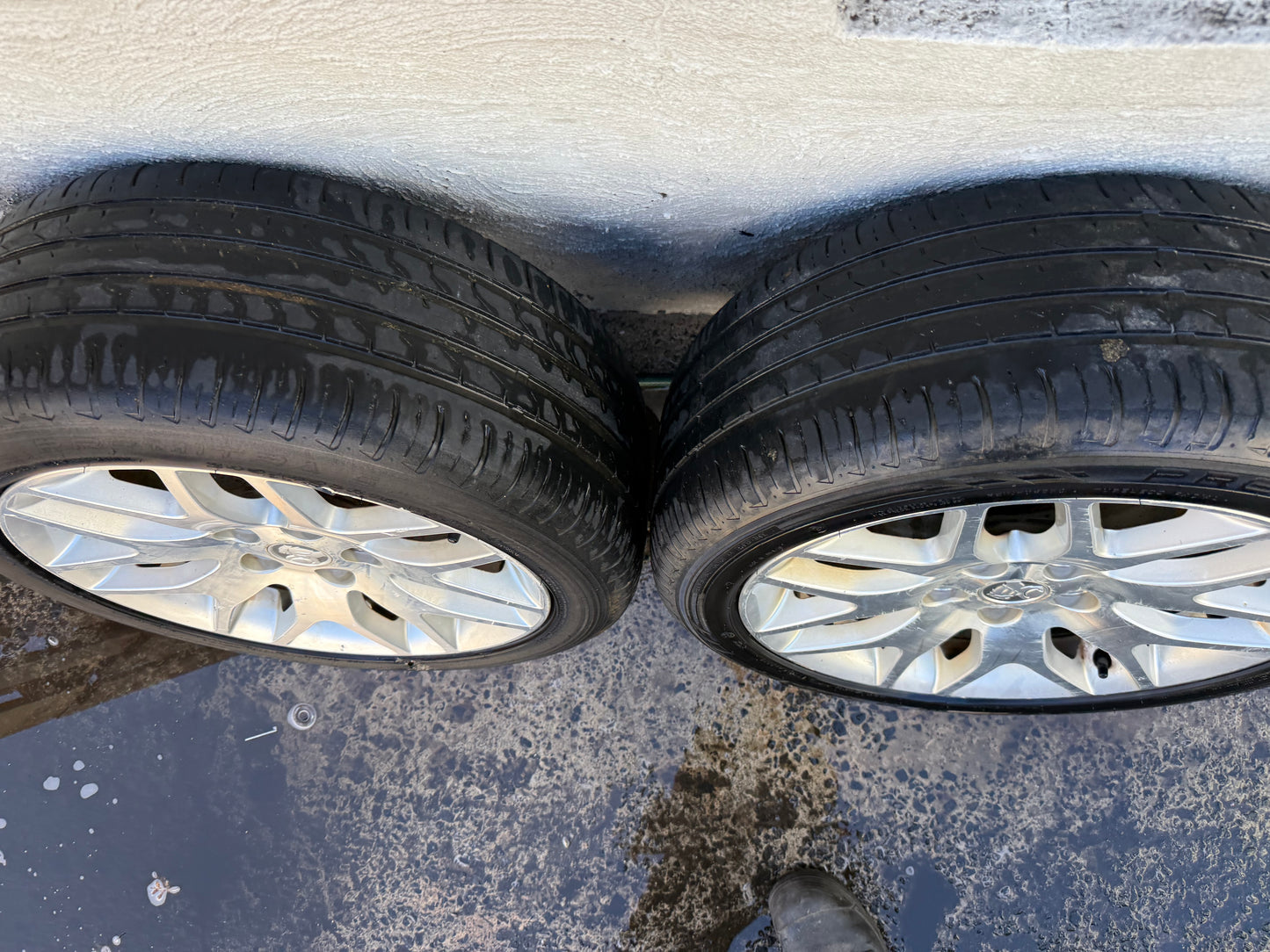 Holden Commodore VE International 18” Alloy Wheels with Good Tyres