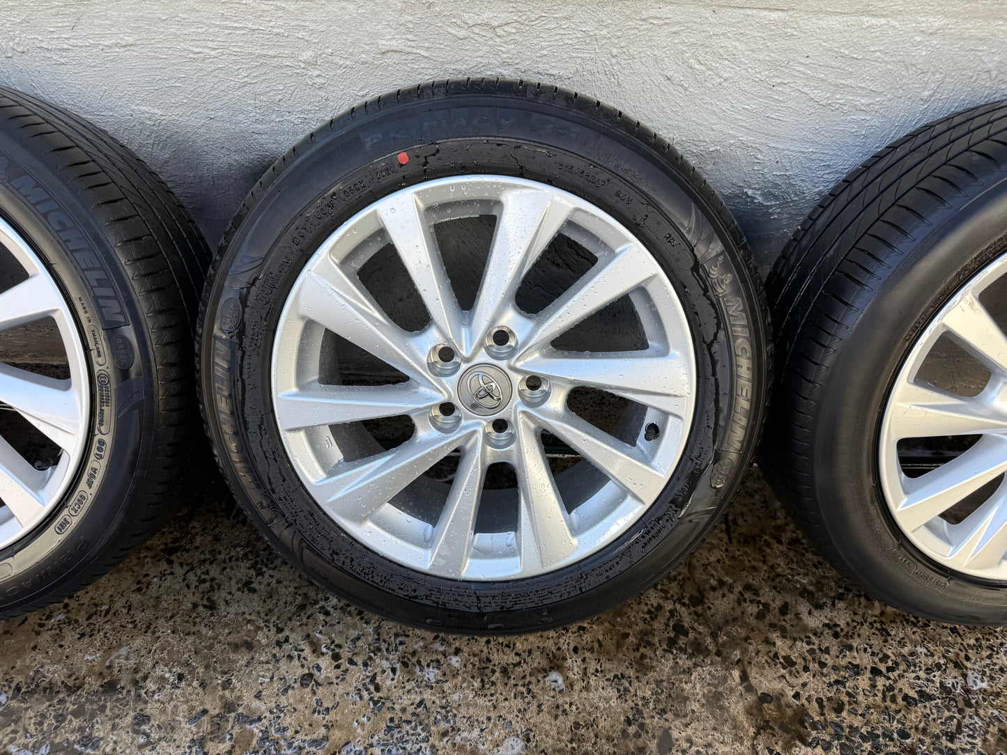 Toyota Camry 17” Alloy Wheels with Excellent Tyres