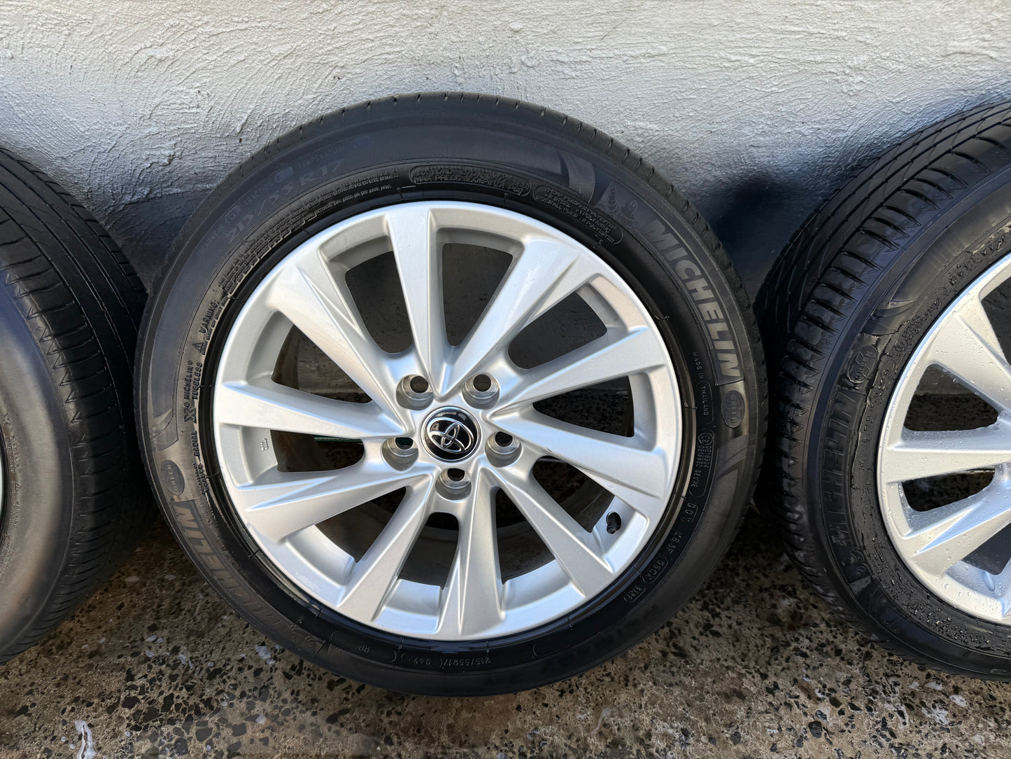 Toyota Camry 17” Alloy Wheels with Excellent Tyres