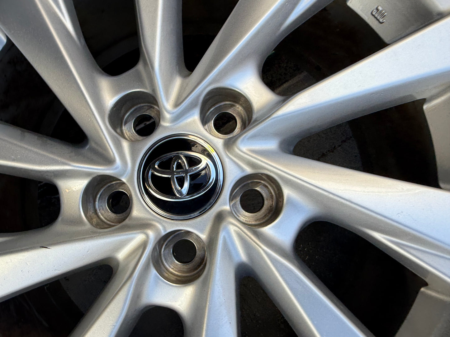 Toyota Camry 17” Alloy Wheels with Excellent Tyres