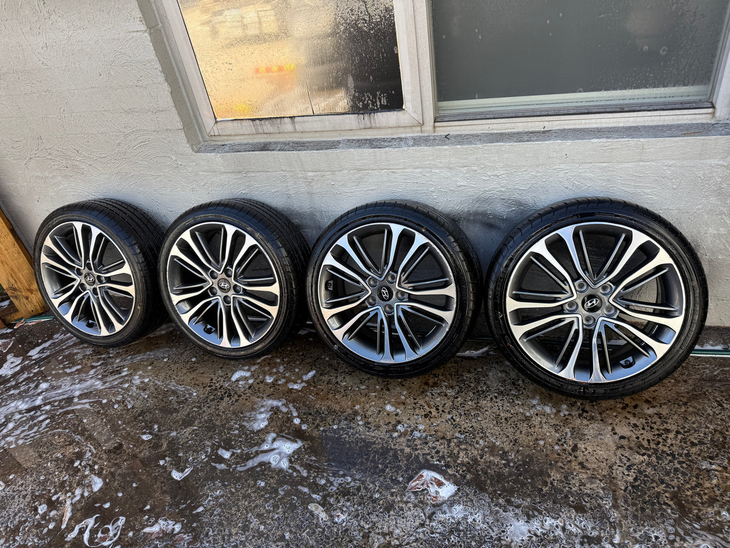 Hyundai Veloster 18” Alloy Wheels with Excellent Tyres