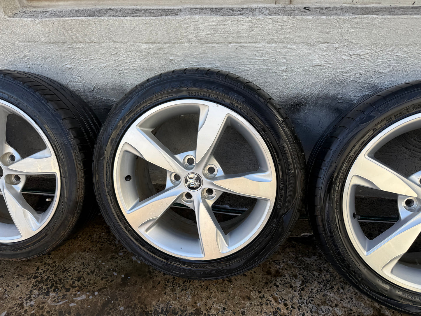 Holden Commodore VE/VF 18” Alloy Wheels with Good Tyres Set of 5