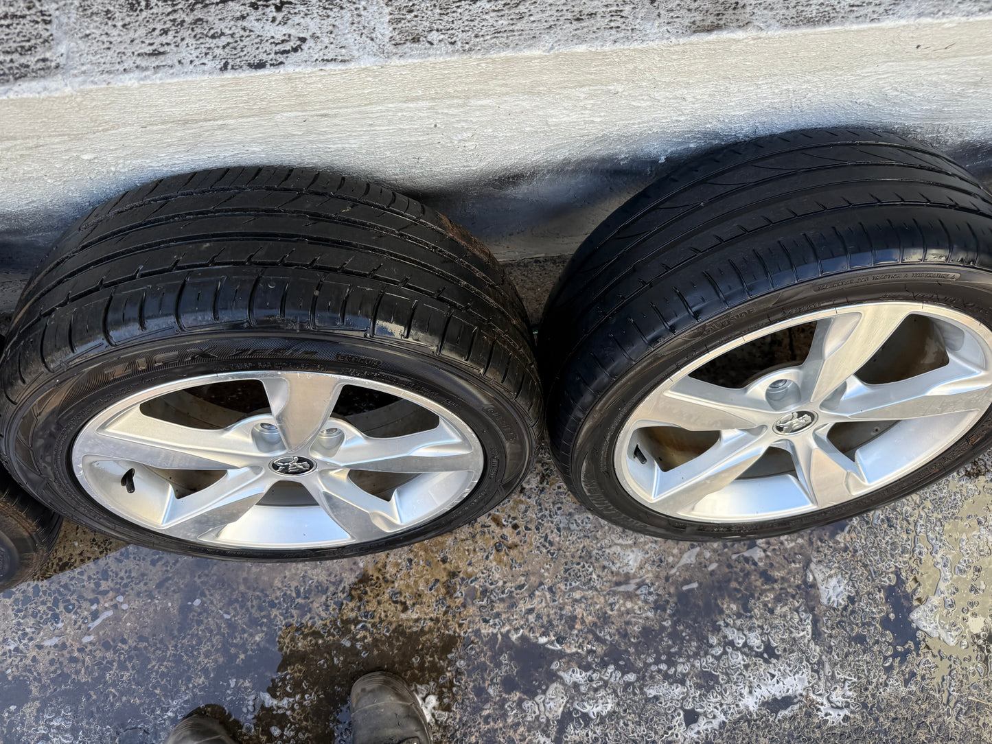 Holden Commodore VE/VF 18” Alloy Wheels with Good Tyres Set of 5