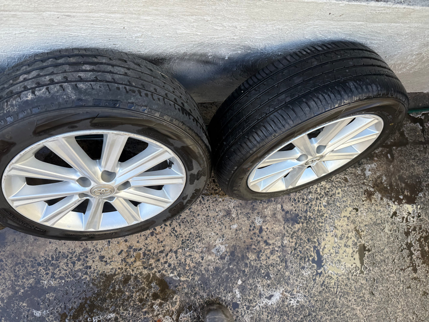 Toyota Camry 17” Alloy Wheels with Good Tyres