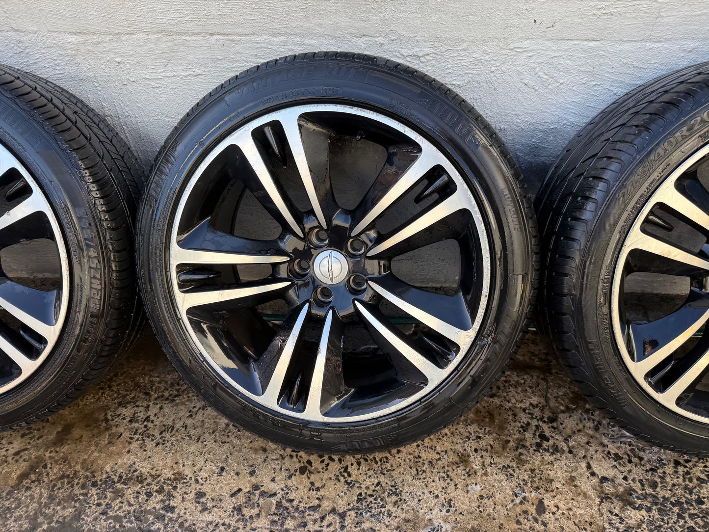 Chrysler 300 20” Alloy Wheels with Tyres
