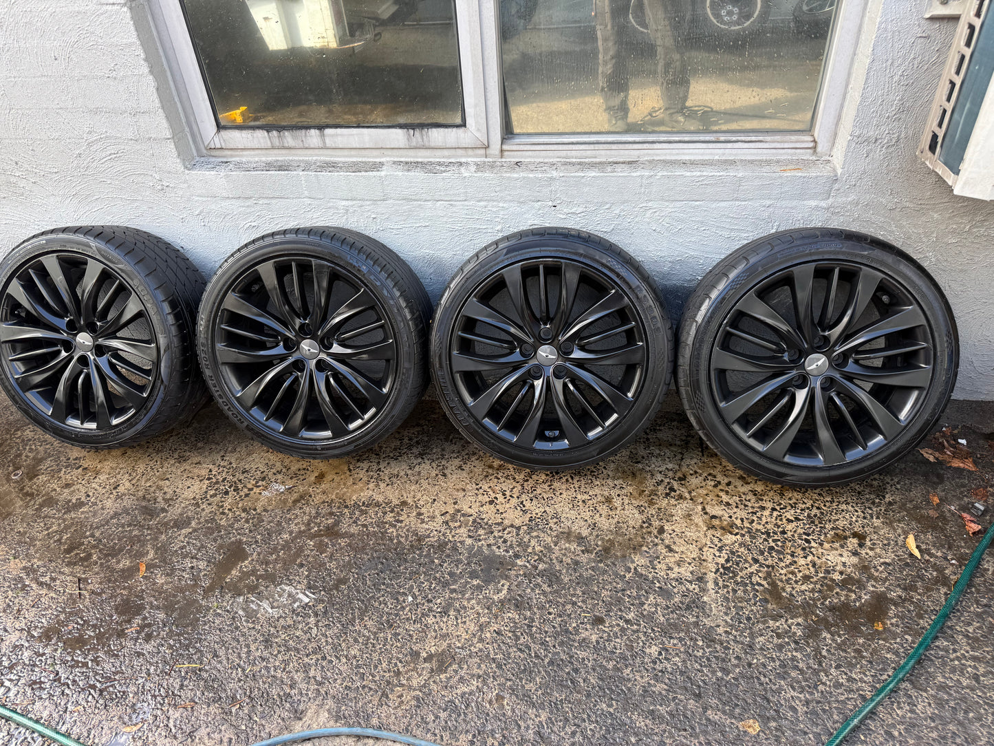 Hyundai Genesis 19” Staggered Alloy Wheels with Excellent Tyres