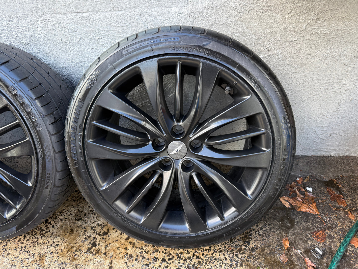 Hyundai Genesis 19” Staggered Alloy Wheels with Excellent Tyres
