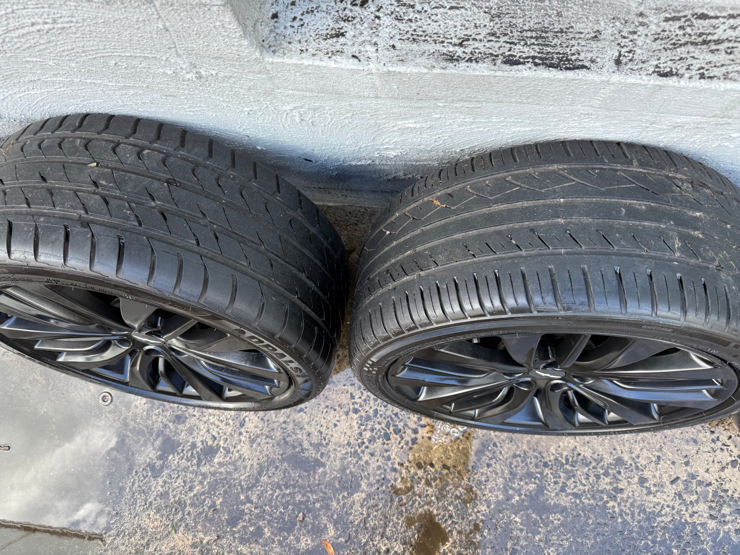 Hyundai Genesis 19” Staggered Alloy Wheels with Excellent Tyres