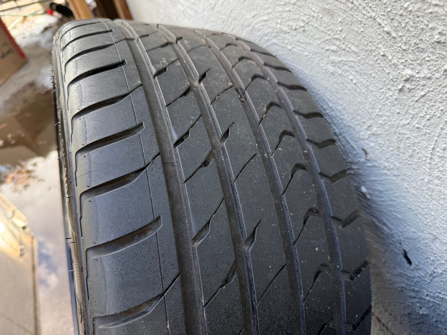 Hyundai Genesis 19” Staggered Alloy Wheels with Excellent Tyres