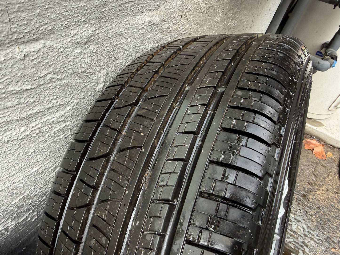 Audi Q3 17” Alloy Wheels with Very Good Tyres