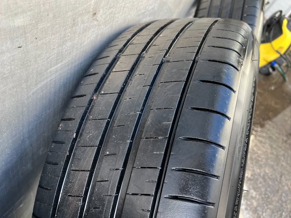 Land Rover Discovery Sport 18" Alloy Wheels with Tyres