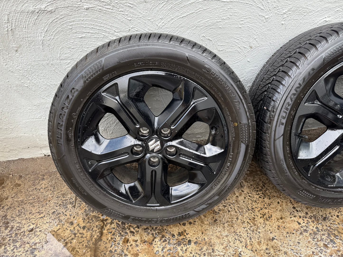 Suzuki Vitara 17” Alloy Wheels with Excellent Bridgestone Tyres