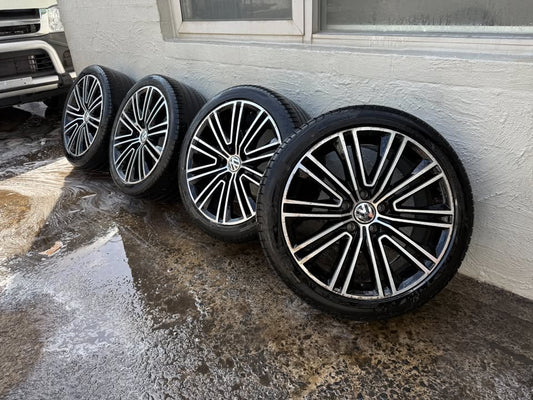 Volkswagen Passat 18" Alloy Wheels with Pirelli Tyres