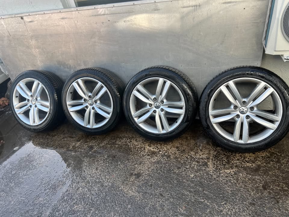 Volkswagen Touareg 20" Alloy Wheels with Good Tyres