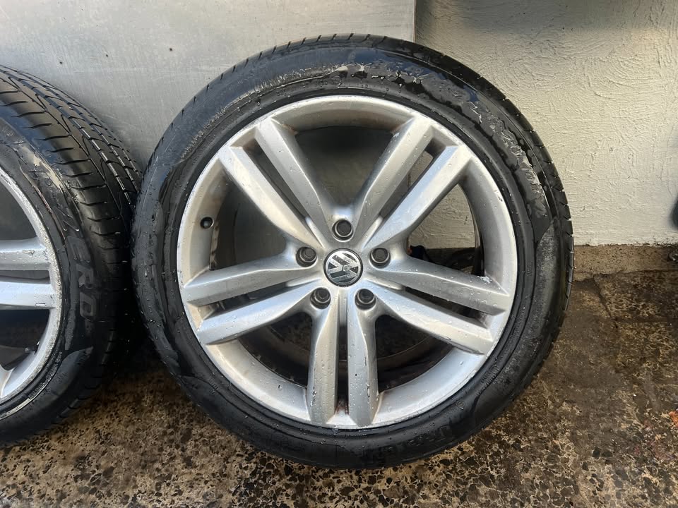 Volkswagen Touareg 20" Alloy Wheels with Good Tyres