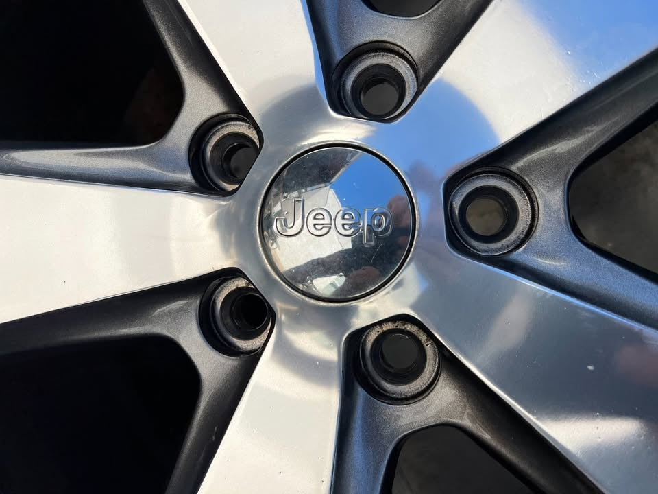 Jeep Grand Cherokee 20” Alloy Wheels with A/T Tyres