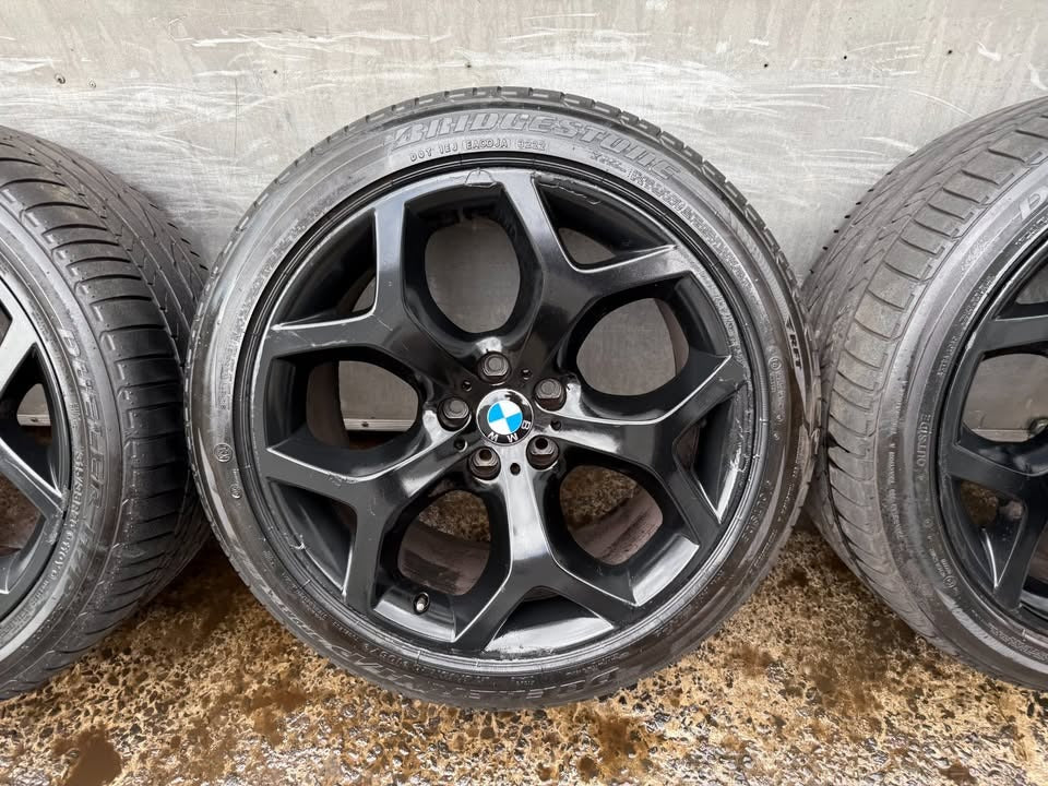 BMW X5 20” Staggered Alloy Wheels with Good Tyres