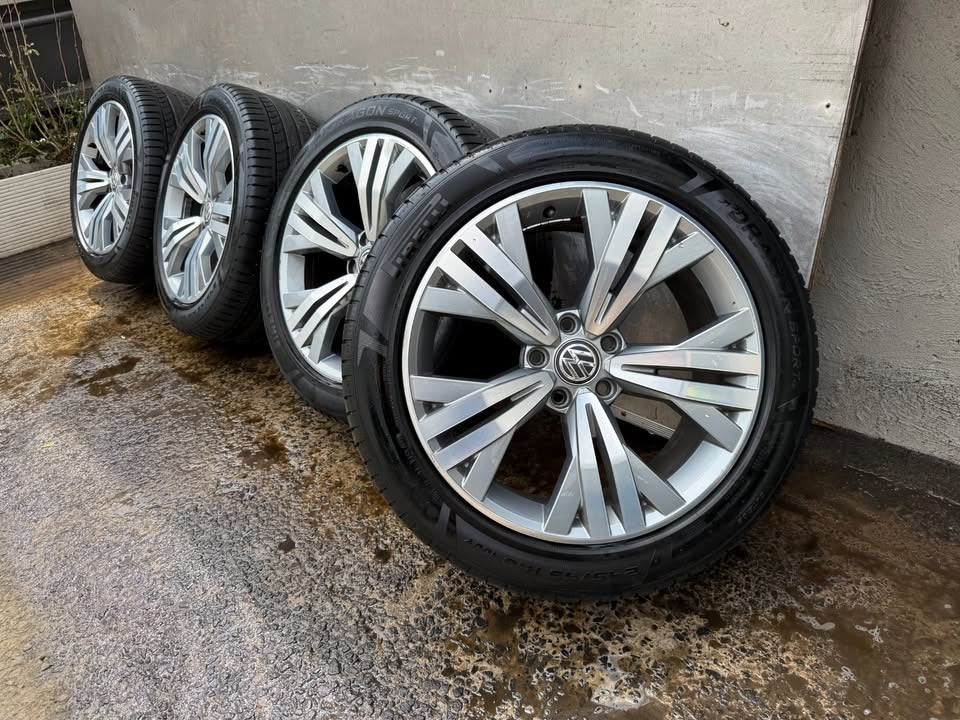 Volkswagen Passat 18” Alloy Wheels with Excellent Tyres