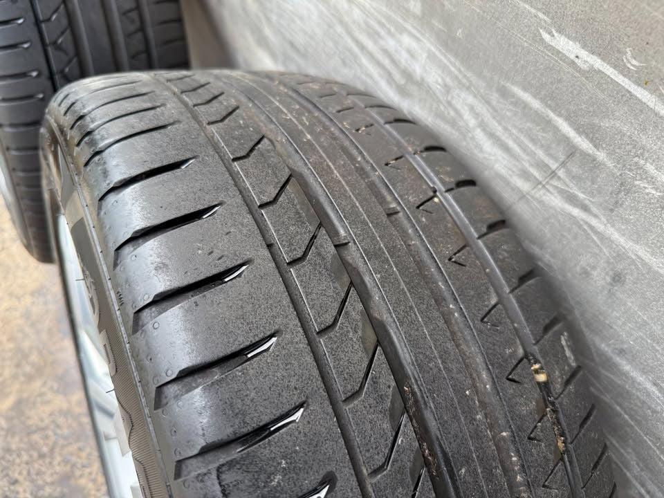 Volkswagen Passat 18” Alloy Wheels with Excellent Tyres