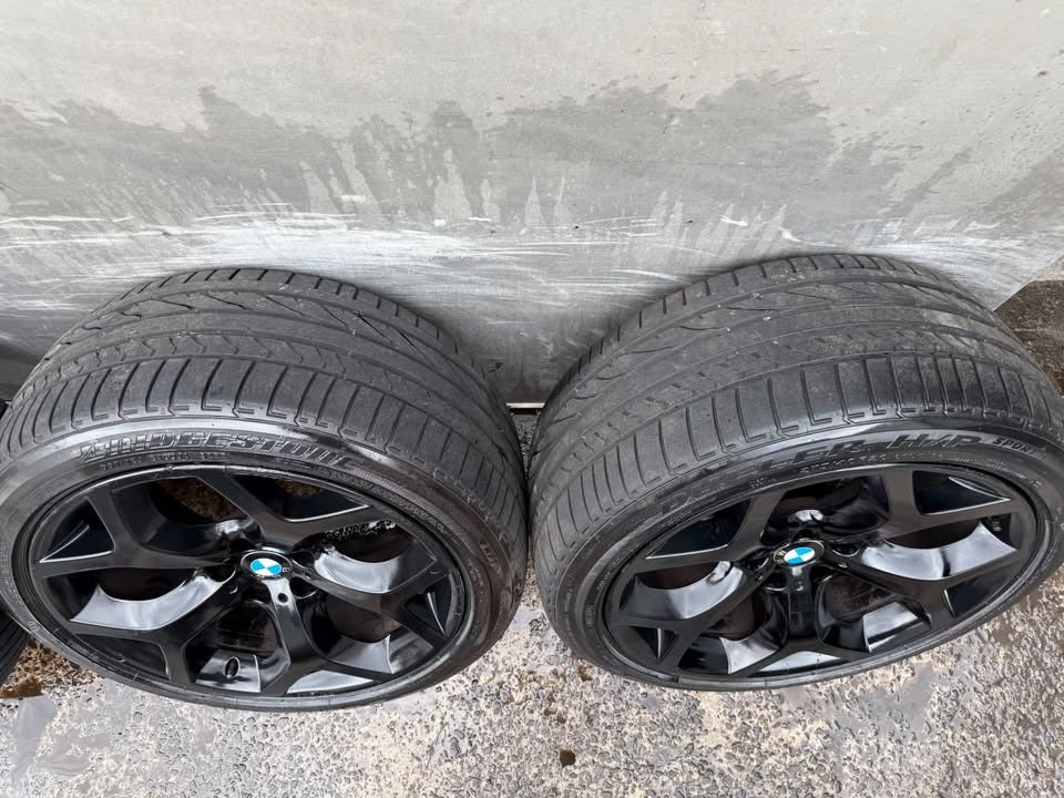 BMW X5 20” Staggered Alloy Wheels with Good Tyres