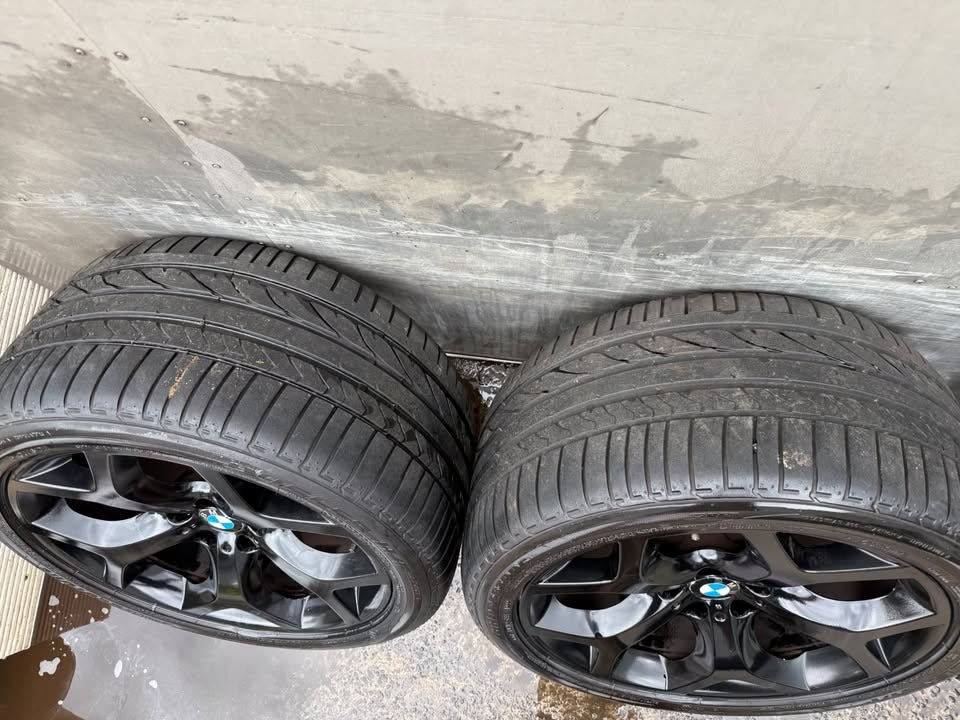 BMW X5 20” Staggered Alloy Wheels with Good Tyres