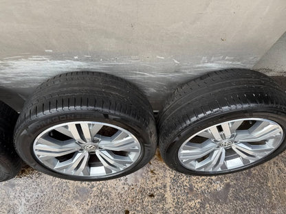 Volkswagen Passat 18” Alloy Wheels with Excellent Tyres