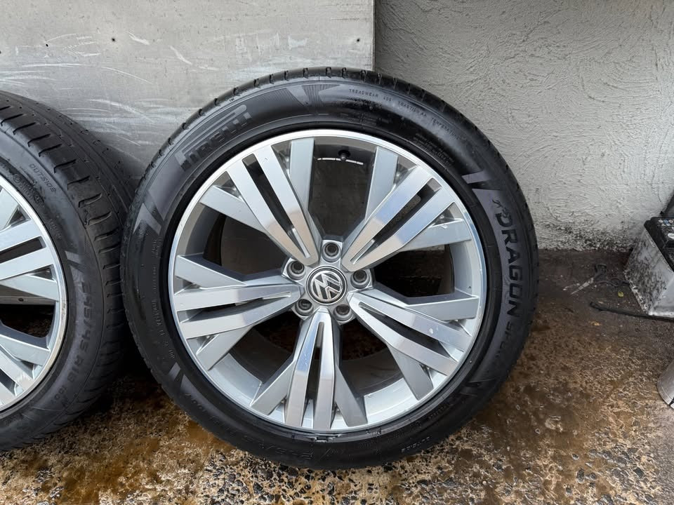 Volkswagen Passat 18” Alloy Wheels with Excellent Tyres