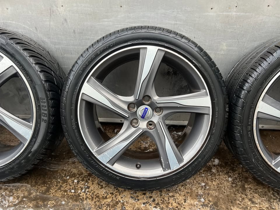Volvo 18” Alloy Wheels with Good Tyres