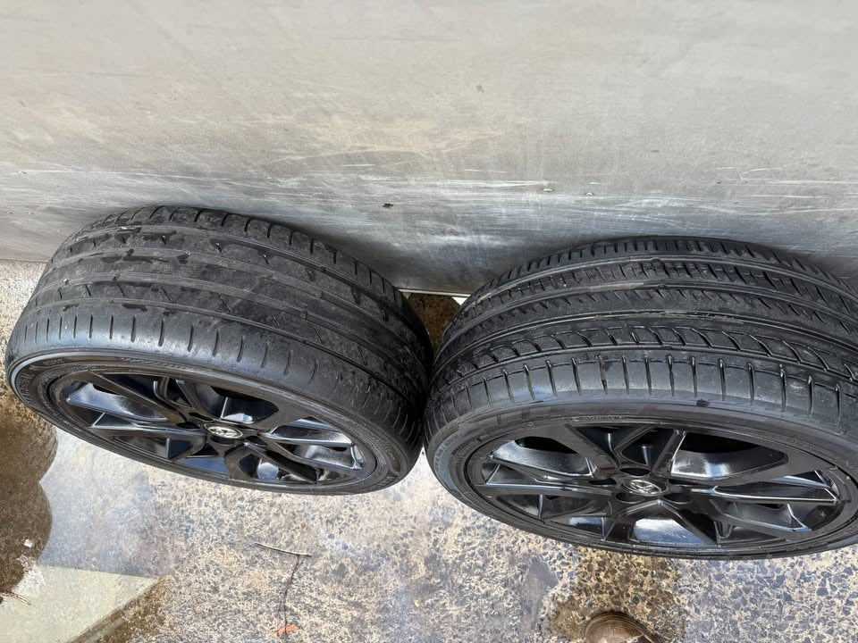 Toyota Camry 18" Alloy Wheels with Good Tyres *Delivery*
