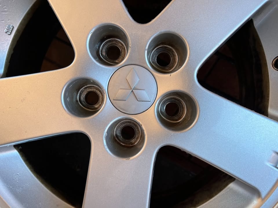 Mitsubishi Outlander 16" Alloy Wheels with Good Tyres