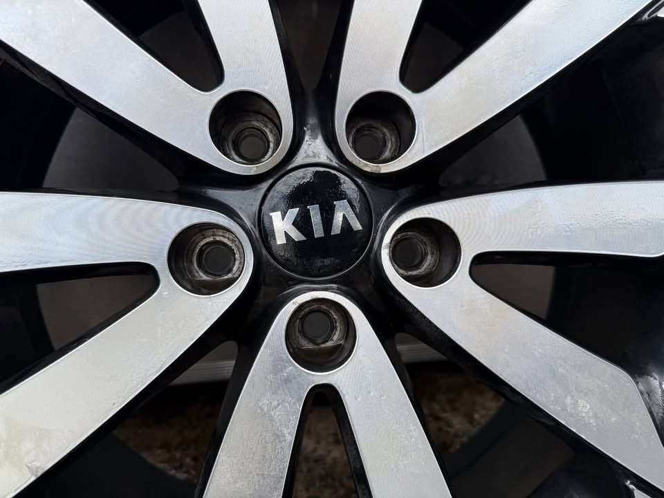 Kia Sportage 18” Alloy Wheels with Like New Kumho Tyres