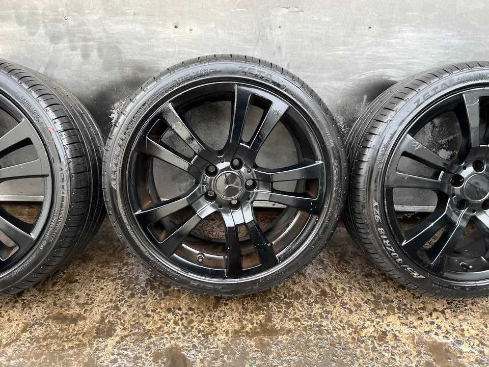 Mercedes Benz 18" Alloy Wheels with Excellent Tyres