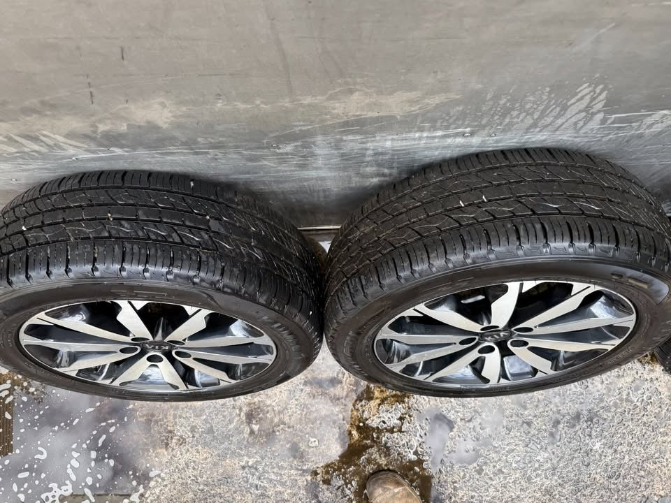 Kia Sportage 18” Alloy Wheels with Like New Kumho Tyres