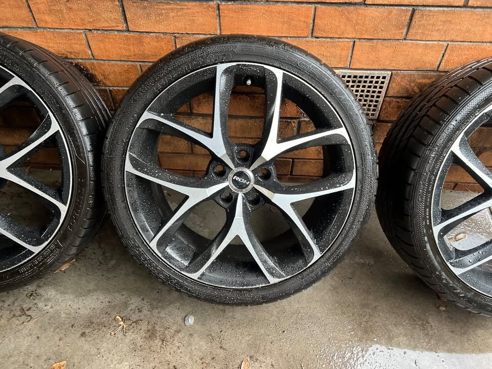 ROH 19” Alloy Wheels with Excellent Tyres