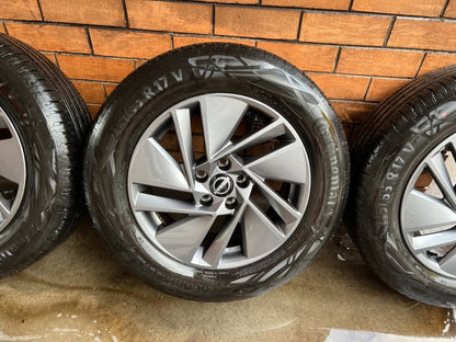 Nissan Qashqai 2023 Model 17” Alloy Wheels with Like New Continentals Tyres