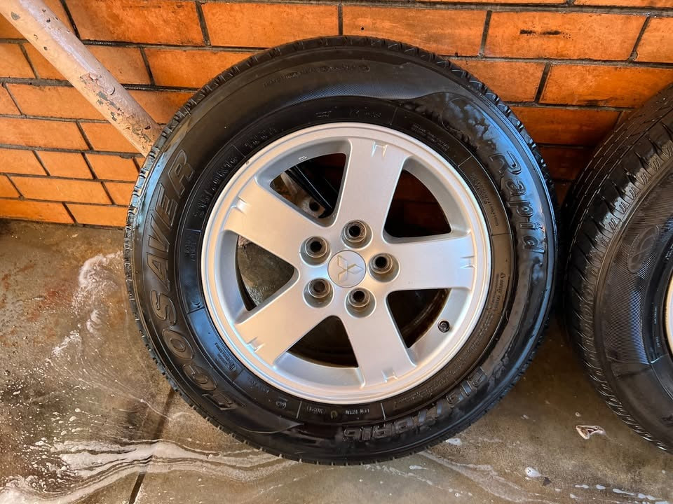 Mitsubishi Outlander 16" Alloy Wheels with Good Tyres