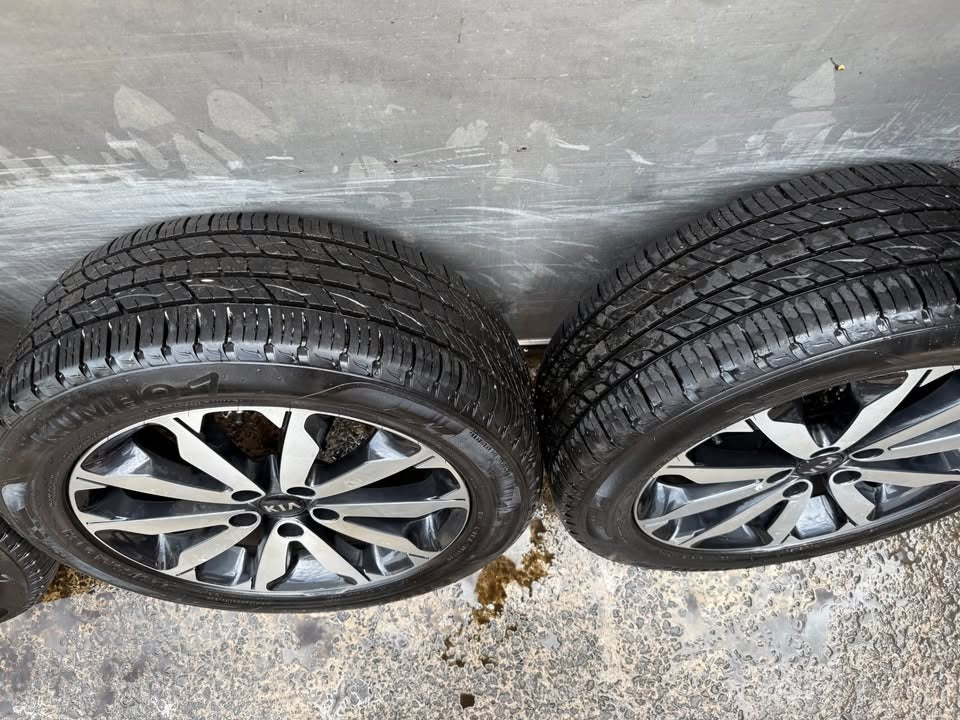 Kia Sportage 18” Alloy Wheels with Like New Kumho Tyres