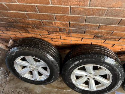 Toyota Kluger 17” Alloy Wheels with Excellent Tyres
