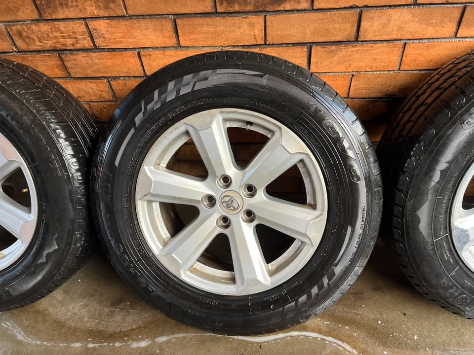 Toyota Kluger 17” Alloy Wheels with Excellent Tyres