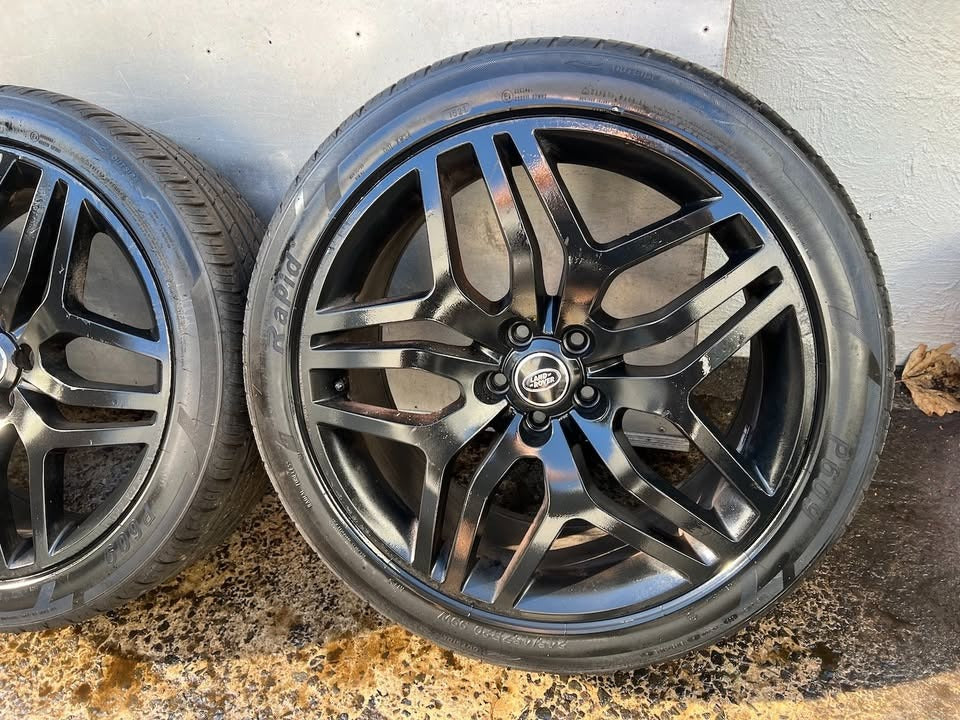 Land Rover Evoque/Discovery 20” Alloy Wheels with Excellent Tyres
