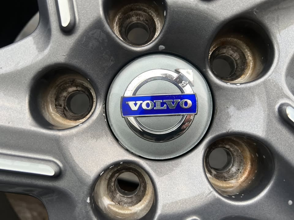 Volvo 18” Alloy Wheels with Good Tyres