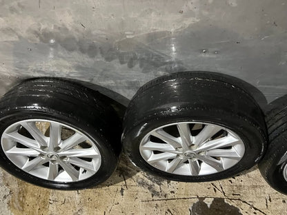 Lexus 16" Alloy Wheels with Tyres