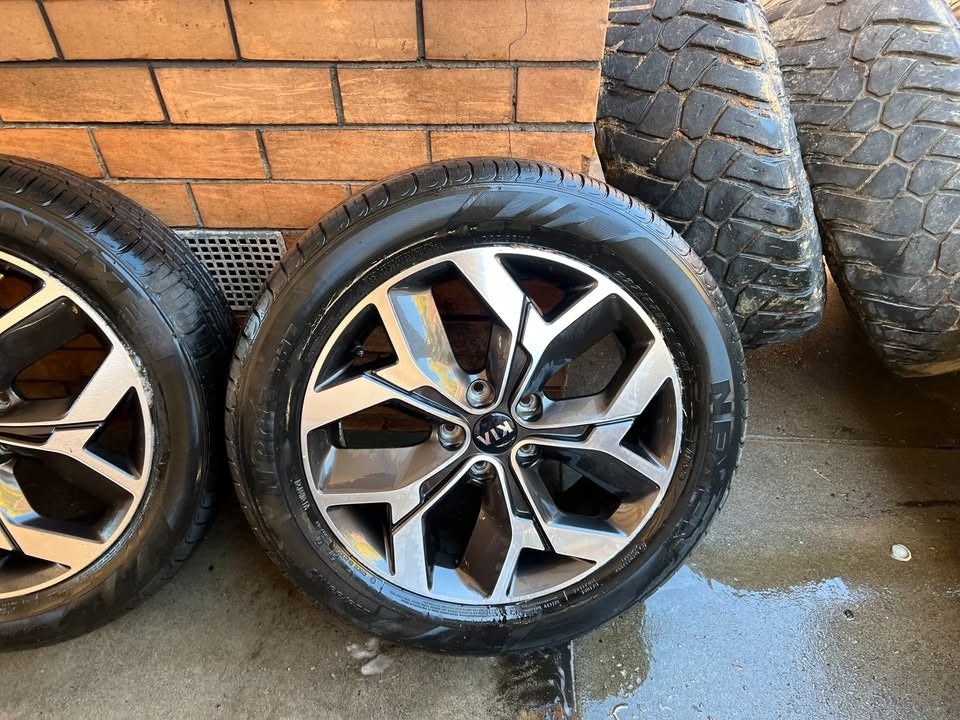 Kia Sportage/Sorento 18” Alloy Wheels with Good Tyres