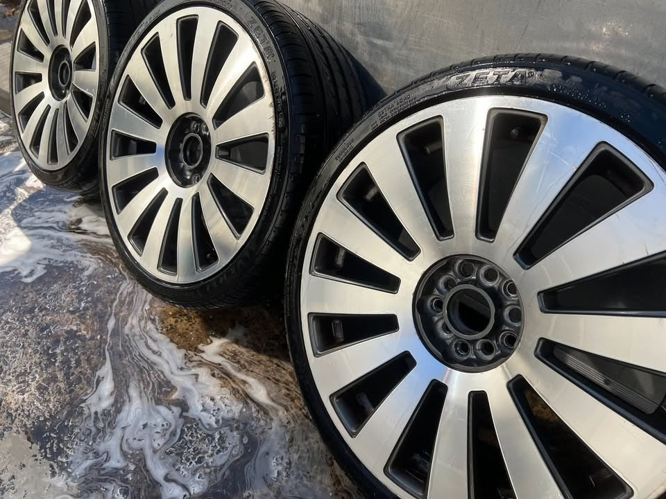 Multi Fit 19” Alloy Wheels with Excellent Tyres