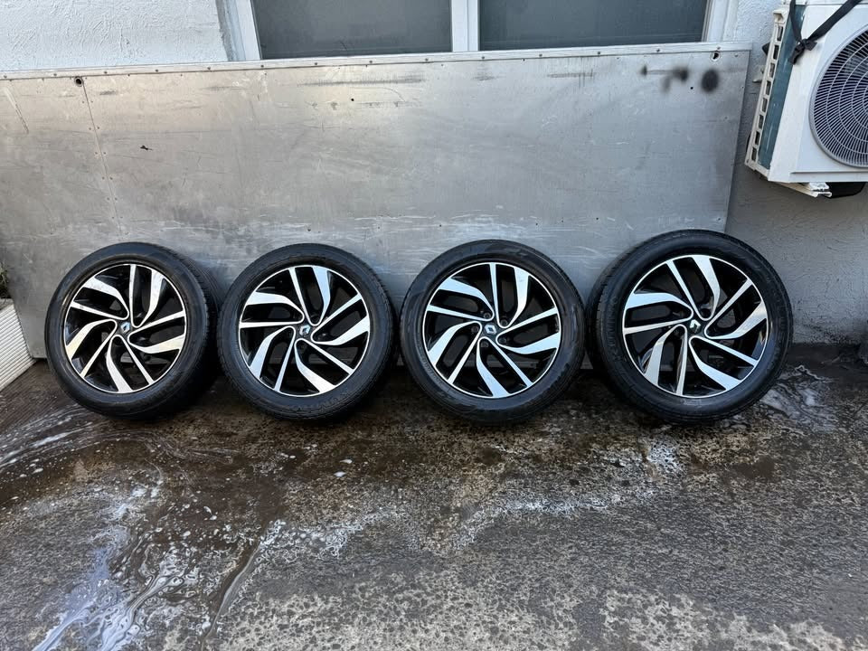Renault Koleos 18” Alloy Wheels with Tyres