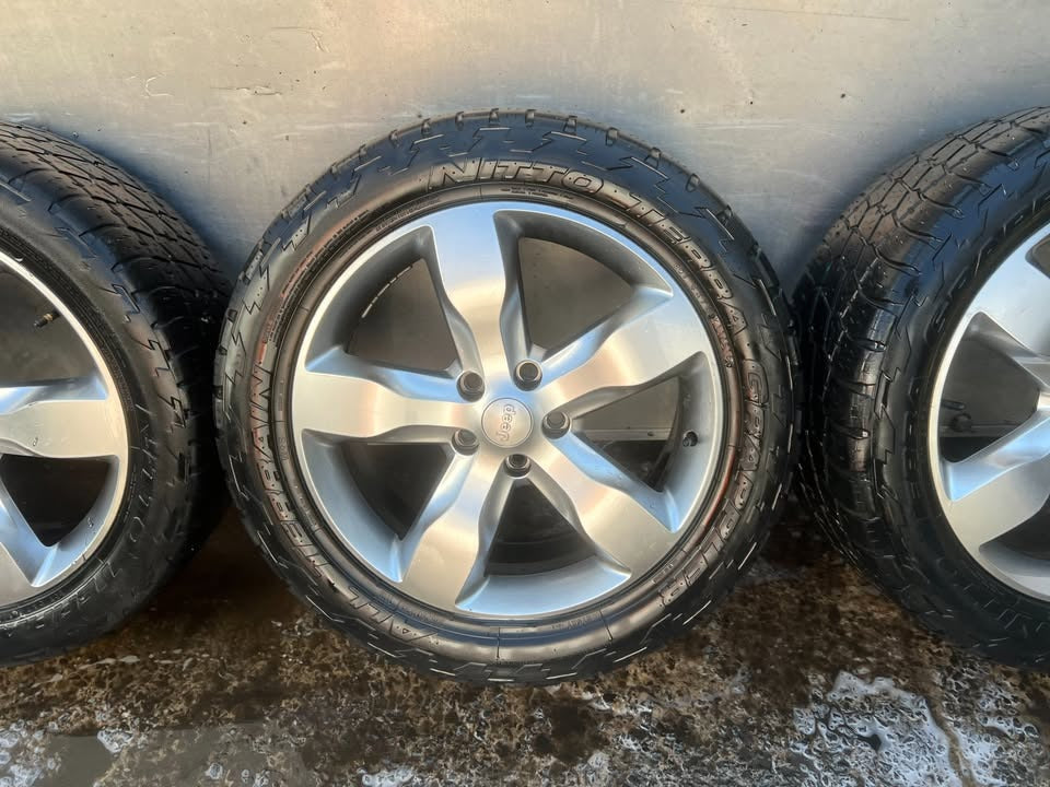 Jeep Cherokee 20” Alloy Wheels with Nitto Terra Grappler Tyres