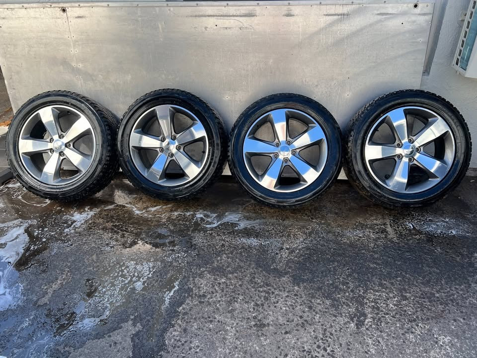 Jeep Grand Cherokee 20” Alloy Wheels with A/T Tyres
