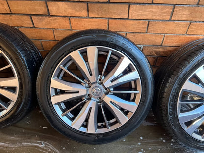 Nissan Pathfinder 18” Alloy Wheels with Excellent Tyres.