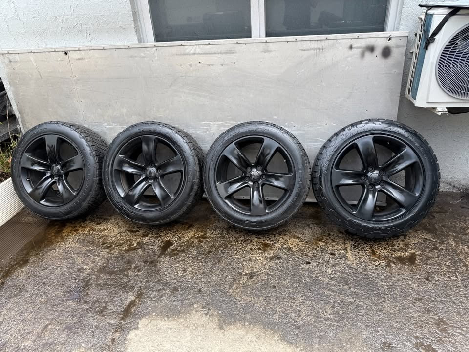 Jeep Grand Cherokee SRT 20” Alloy Wheels with Nitto Tyres