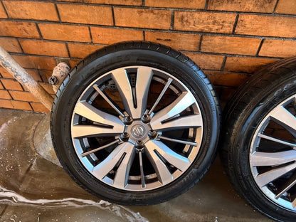 Nissan Pathfinder 18” Alloy Wheels with Excellent Tyres.
